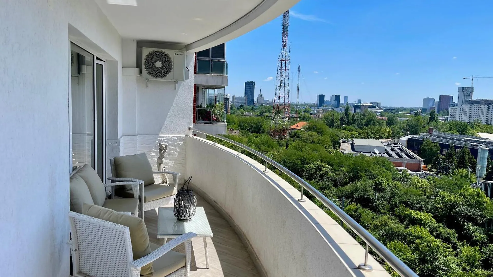 Apartment Malachite Urban Gem - Skyline Terrace Oasis Bucharest